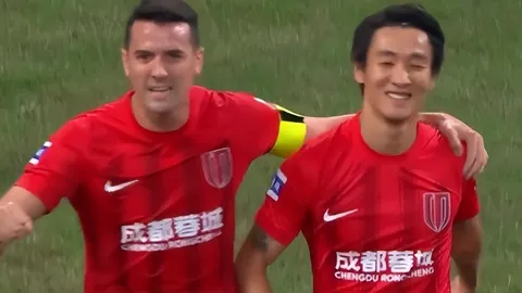 青岛男篮客场大胜吉林队，内线发挥卓越，常规赛战局3-2领先，分差11分32秒。